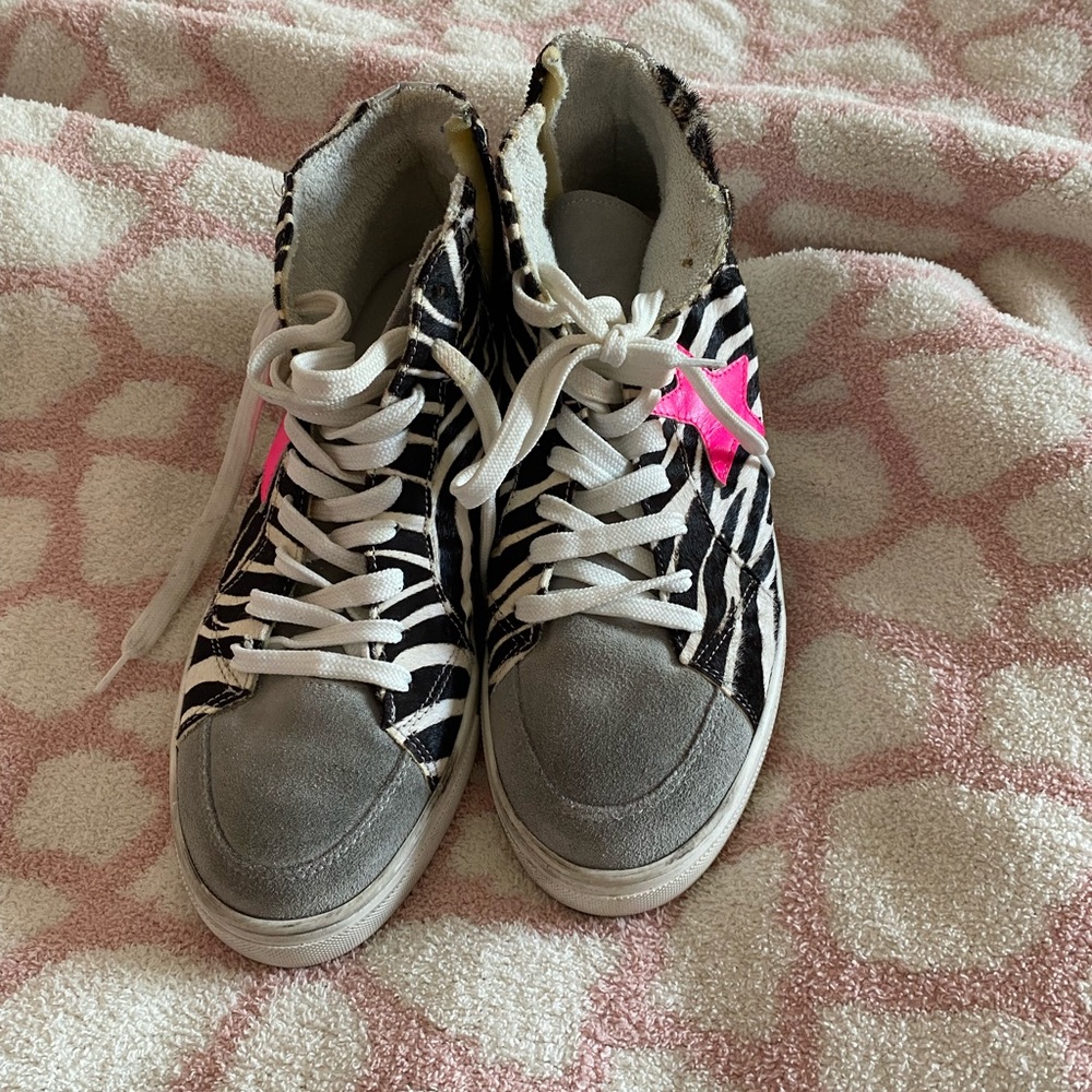 Steve Madden Hightop star sneakers